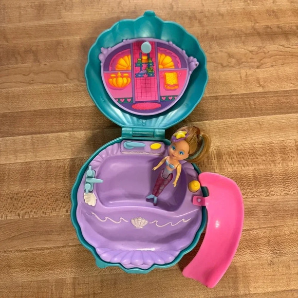 Vintage 1997 Merwees Compact Shell Mermaid Playset by Cap Toys - Picture 1 of 10